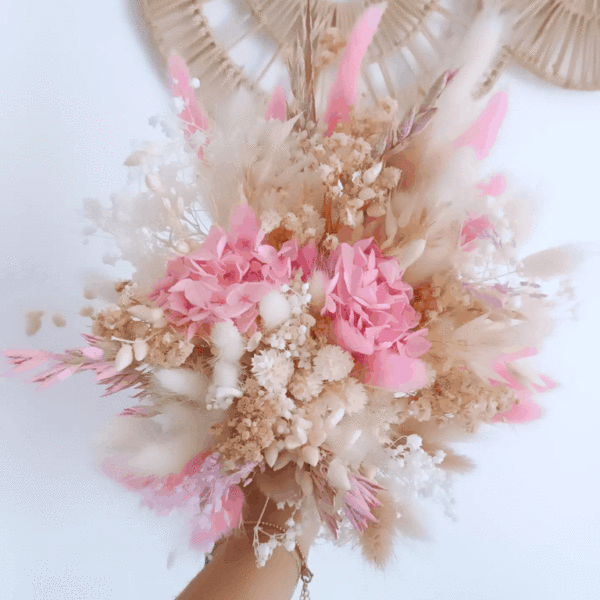 Bouquet de fleur séchées mariage bucolique rose avec centre hortensia