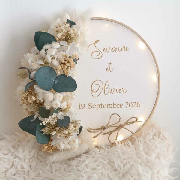 porte alliance en fleurs séchées et stabilisées pour mariage