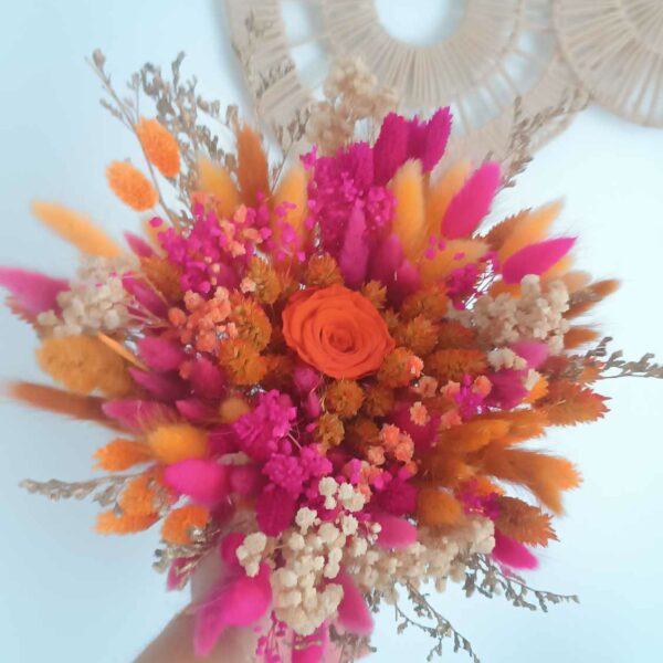 bouquet de fleurs séchées pour mariée fuchia et orange avec touche d'or