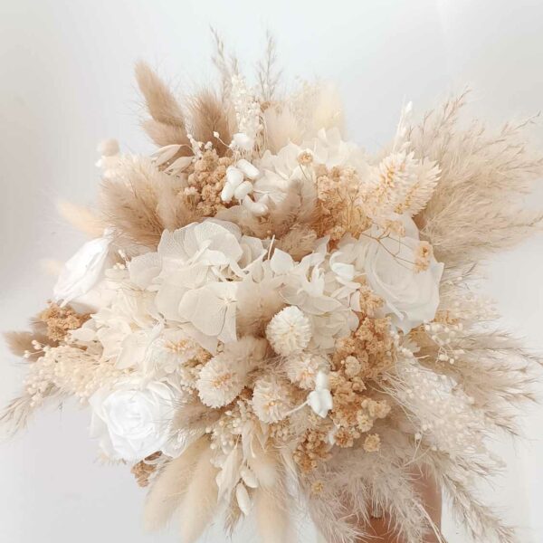 décoration de mariage bohême avec fleurs séchées