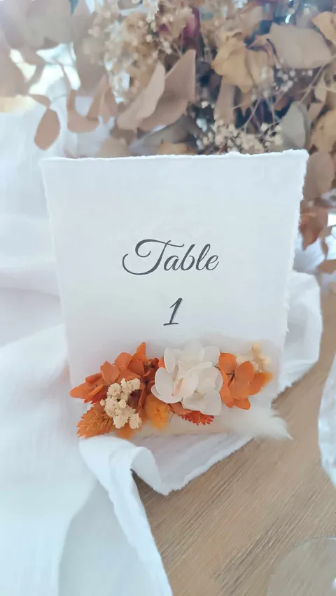 menu table des mariées pour décoration - papeterie sur mesure pour décoration table des mariées et invités avec fleur séchées