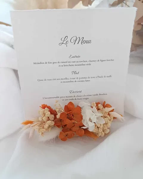 menu table des mariées en fleurs séchées sur papier de coton