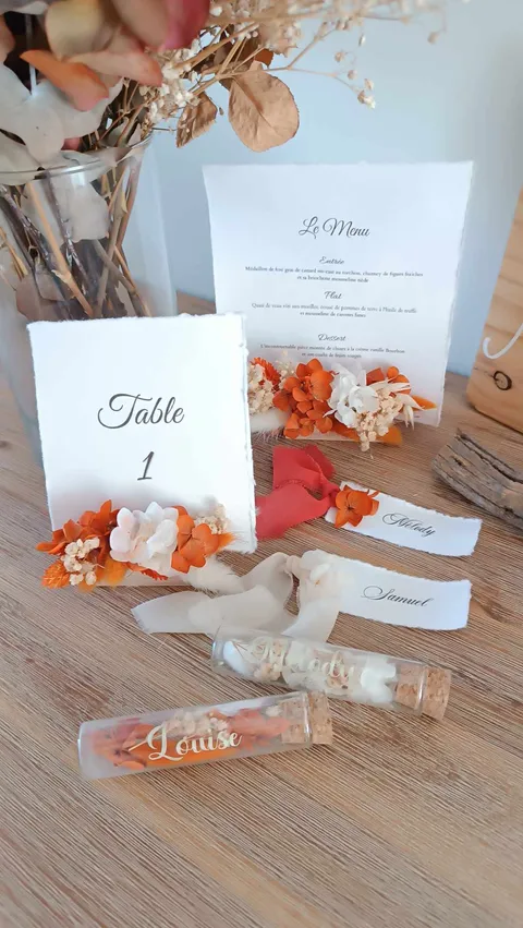 papeterie table des mariées - décoration table mariage avec fleur séchées
