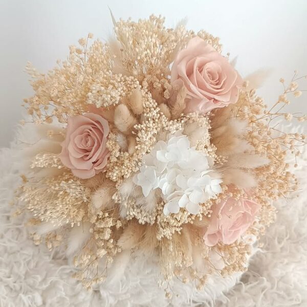 bouquet de mariée en fleurs séchées