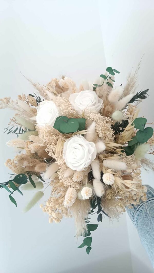 Bouquet de mariage en fleurs séchées rose et eucalyptus
