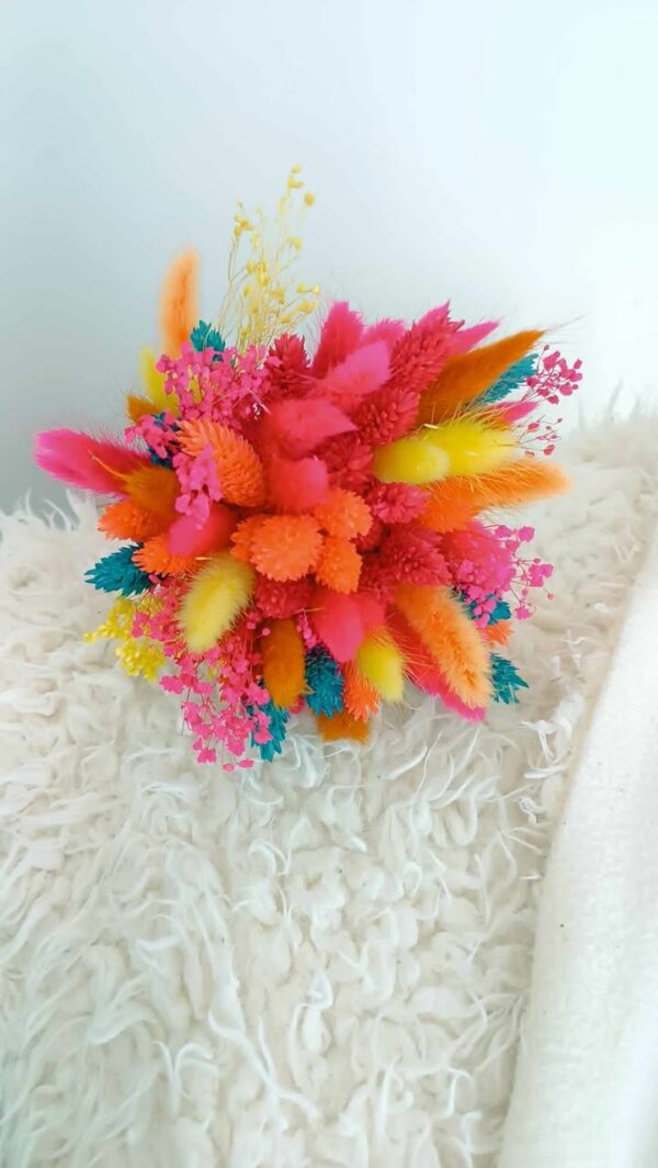 mini bouquet de fleurs séchées mariage coloré fuschia orange pour demoiselle d'honneur et enfant
