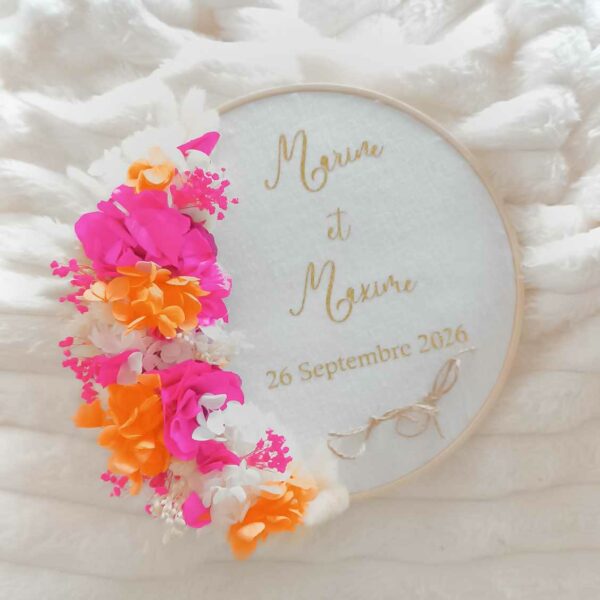porte alliance en fleurs séchées pour mariage couleur rose et orange coloré mariage tendance