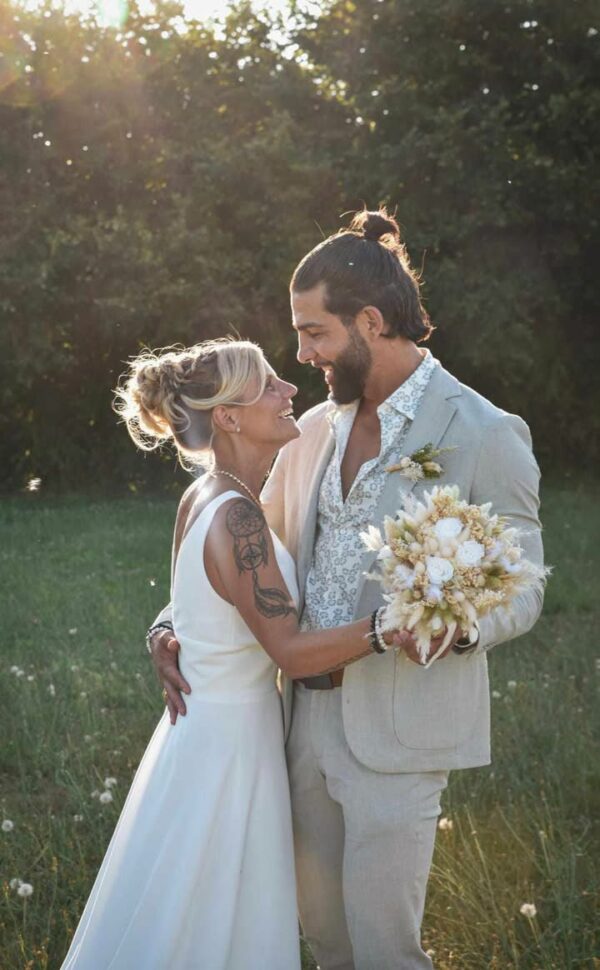 photo mariage avec bouquet de fleurs