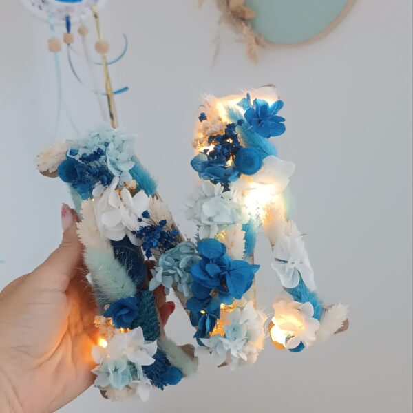 lettre décorative en fleurs séchées décoration chambre enfant