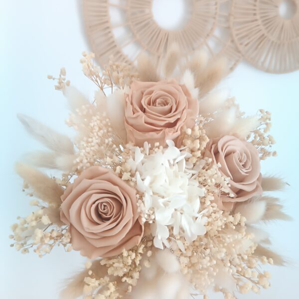 bouquet de mariée en fleurs séchées avec rose éternelle beige