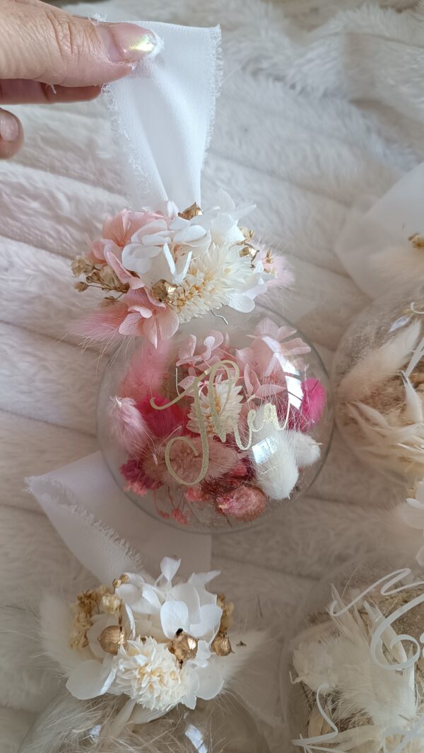 boule de noel en fleurs séchées personnalisé