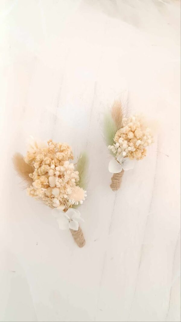 boutonnière mariée enfabt et homme témoin, costume marié accessoire