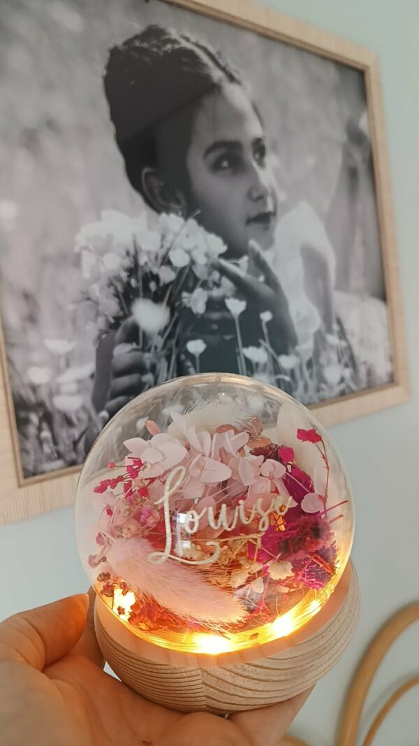 Veilleuse enfant bébé - La dormeuse lumineuse en fleurs séchées rose – Image 4