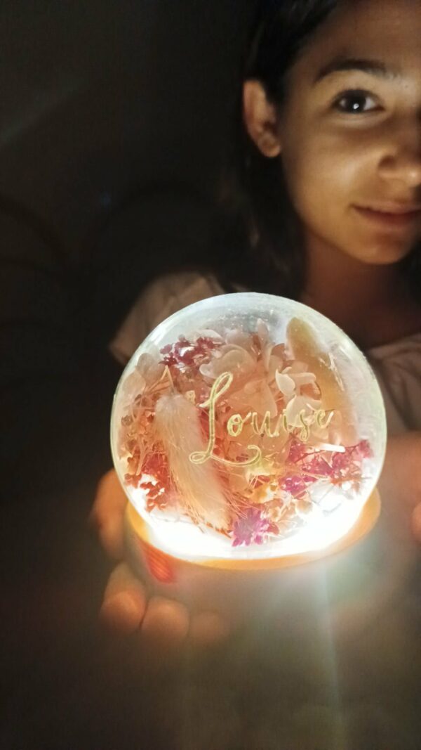 Veilleuse enfant bébé - La dormeuse lumineuse en fleurs séchées rose – Image 9