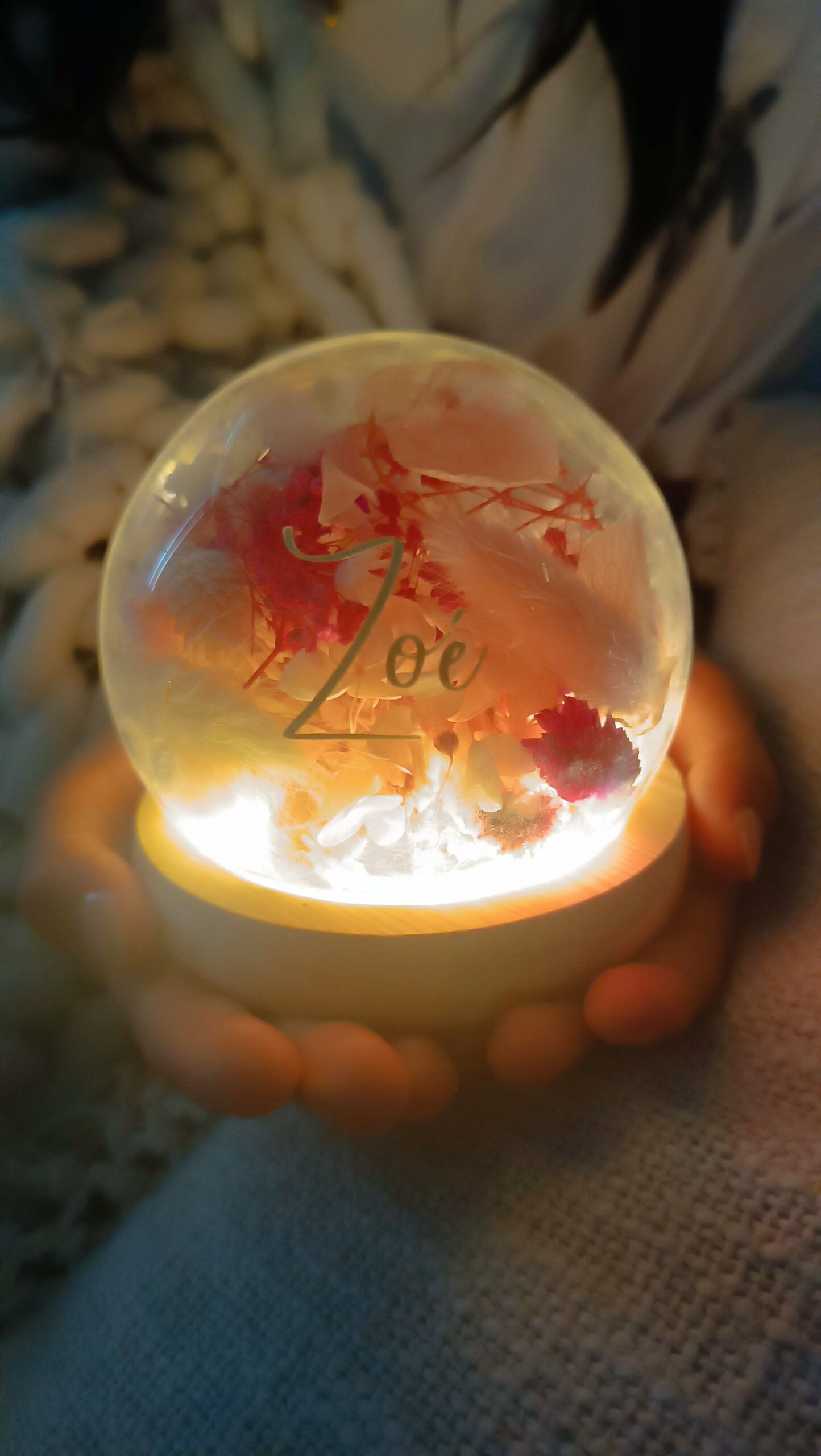 Veilleuse enfant bébé - La dormeuse lumineuse en fleurs séchées bleu – Image 2