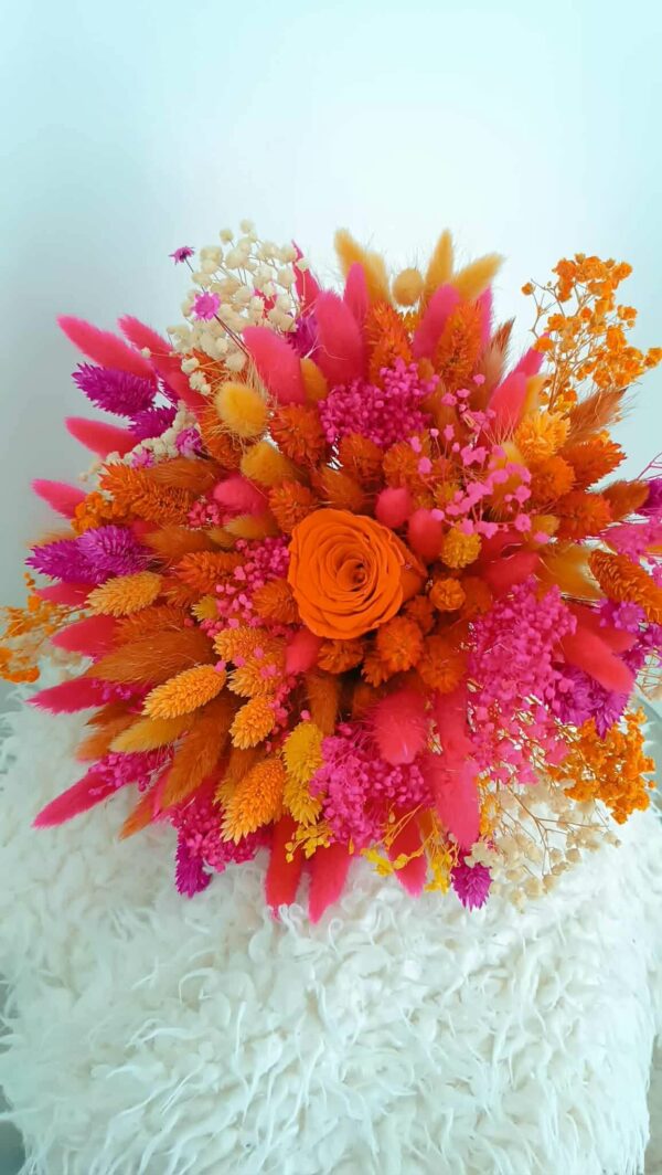 bouquet de mariée en fleur séchée couleur tendance pour mariage jaune et fuschia et orange