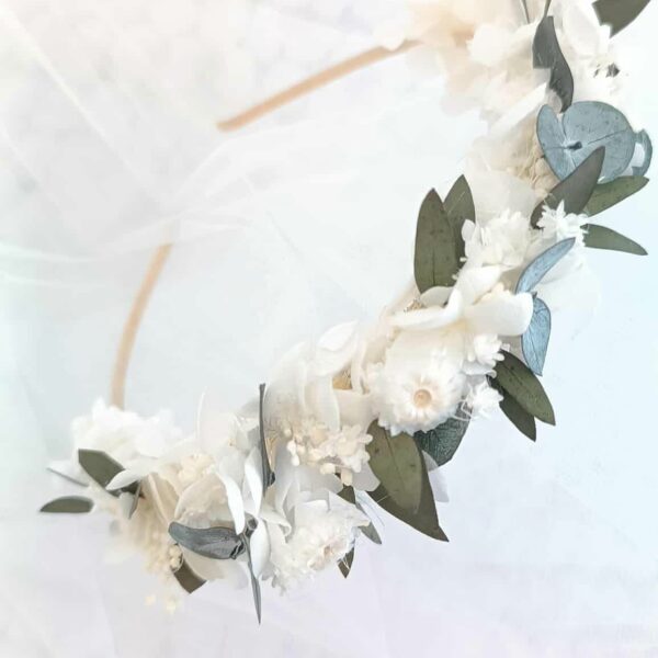 serre tête en fleurs séchées pour mariage et baptême blanc et eucalyptus - accessoire cheveux
