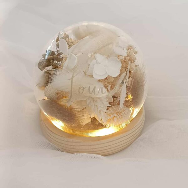 Veilleuse personnalisée, veilleuse en verre, veilleuse prénom enfant, fleurs séchées, décoration chambre enfant, cadeau naissance, lumière douce, veilleuse unique, cadeau personnalisé, veilleuse design.