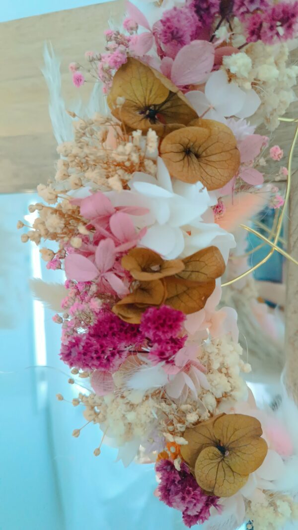 couronne prénom en fleurs séchées à personnaliser avec fil doré – Image 3