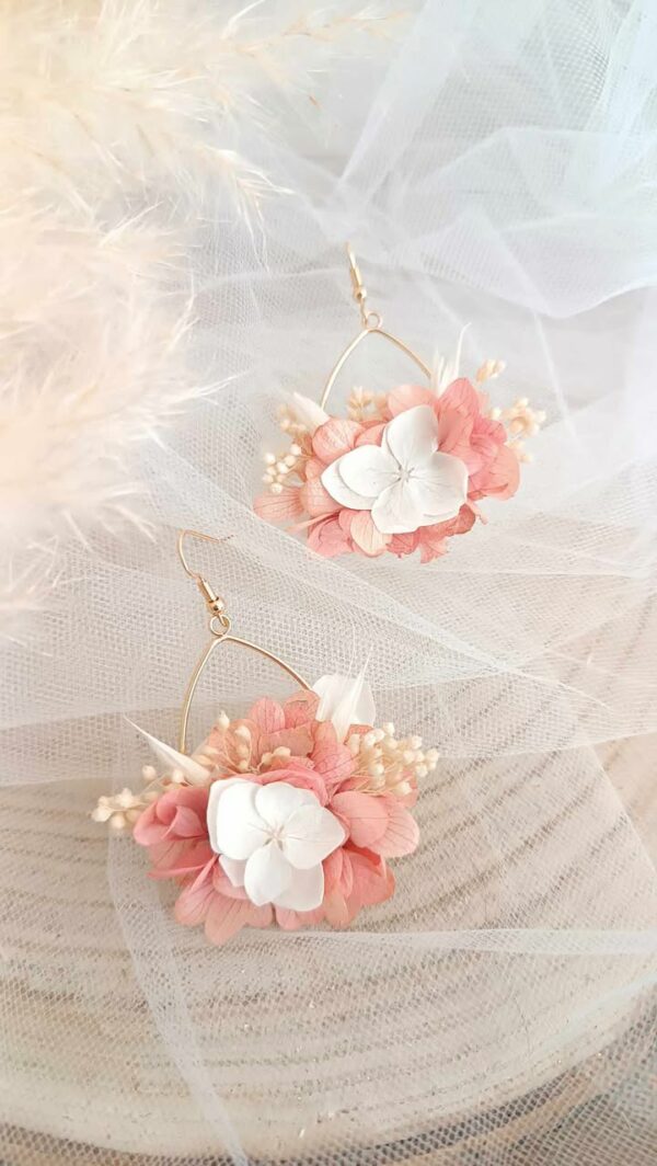 Boucles d’oreilles pendantes goutte d'eau en fleurs séchées blanc et rose