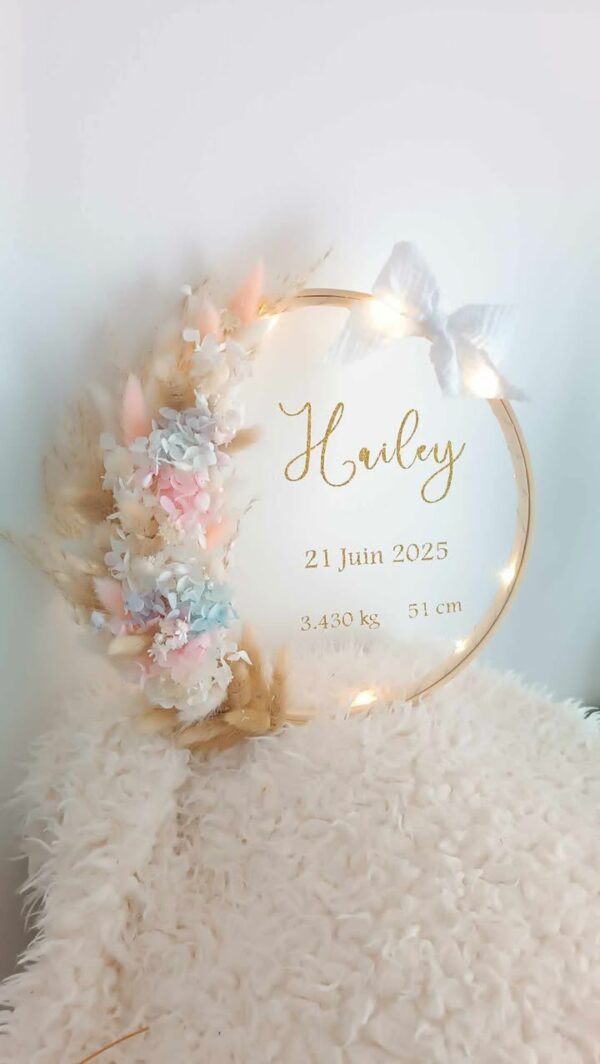 couronne prénom en fleurs séchées personnalisé - idéal cadeau pour naissance ou baptême - cadeau de noël original et bohême - décoration murale chambre enfant lumineuse