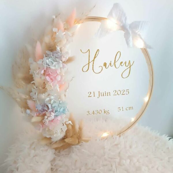 couronne prénom en fleurs séchées personnalisé - idéal cadeau pour naissance ou baptême - cadeau de noël original et bohême - décoration murale chambre enfant lumineuse