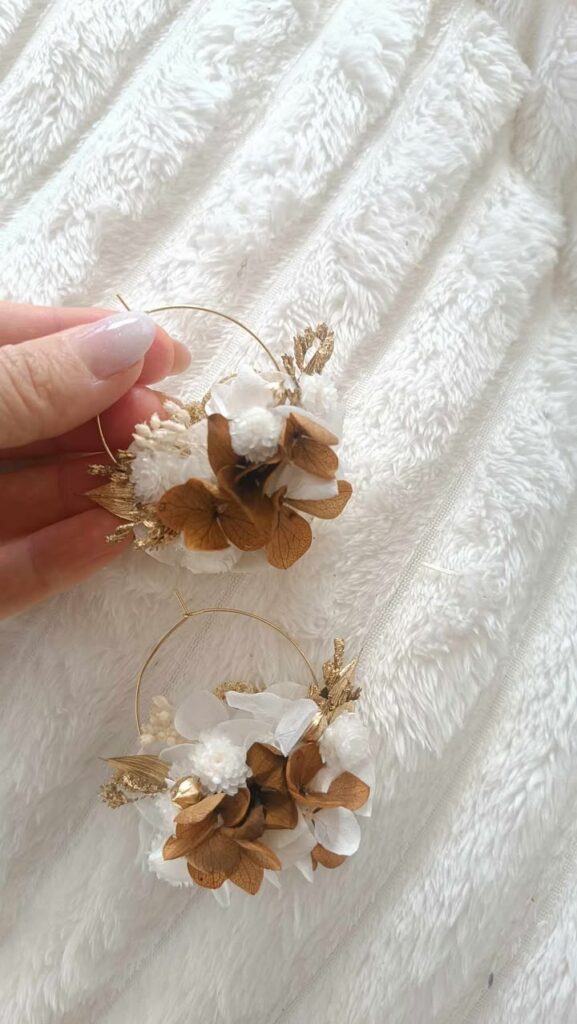 boucles d'oreilles en fleurs séchées blanc et marron mariage