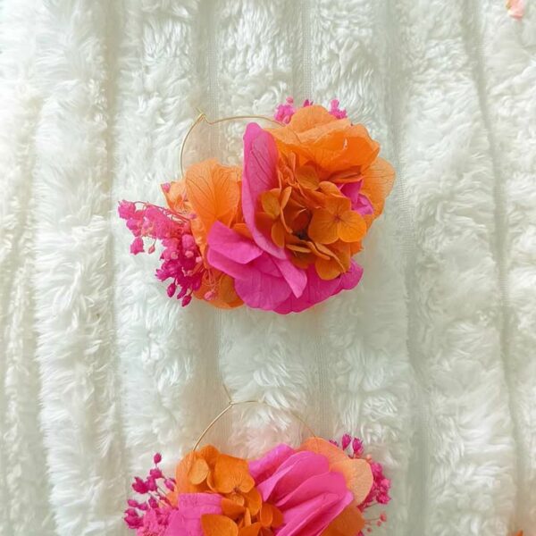 boucles d'oreille en fleur séchées pour mariage rose et orange
