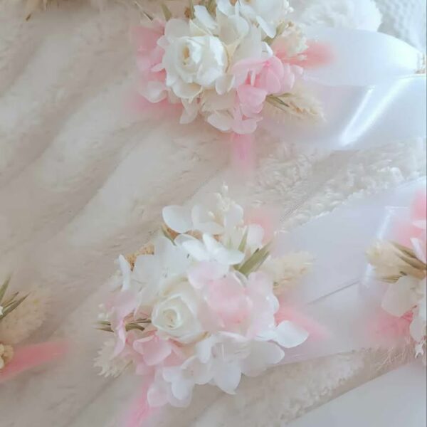 bracelet en fleurs séchées avec roses éternelles