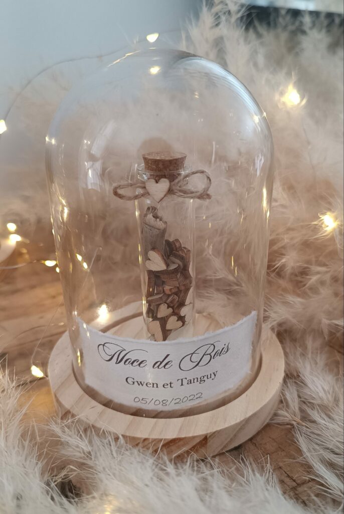 noce de bois . cloche sous verre avec message personnalisé - noce de bois avec petit coeur - 5 ans de mariage
